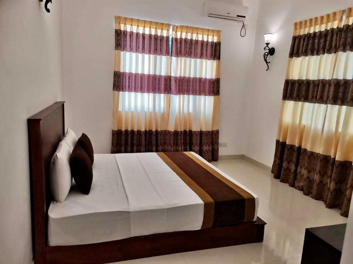 Aradhana Airport Transit Hotel Катунаяка Екстер'єр фото