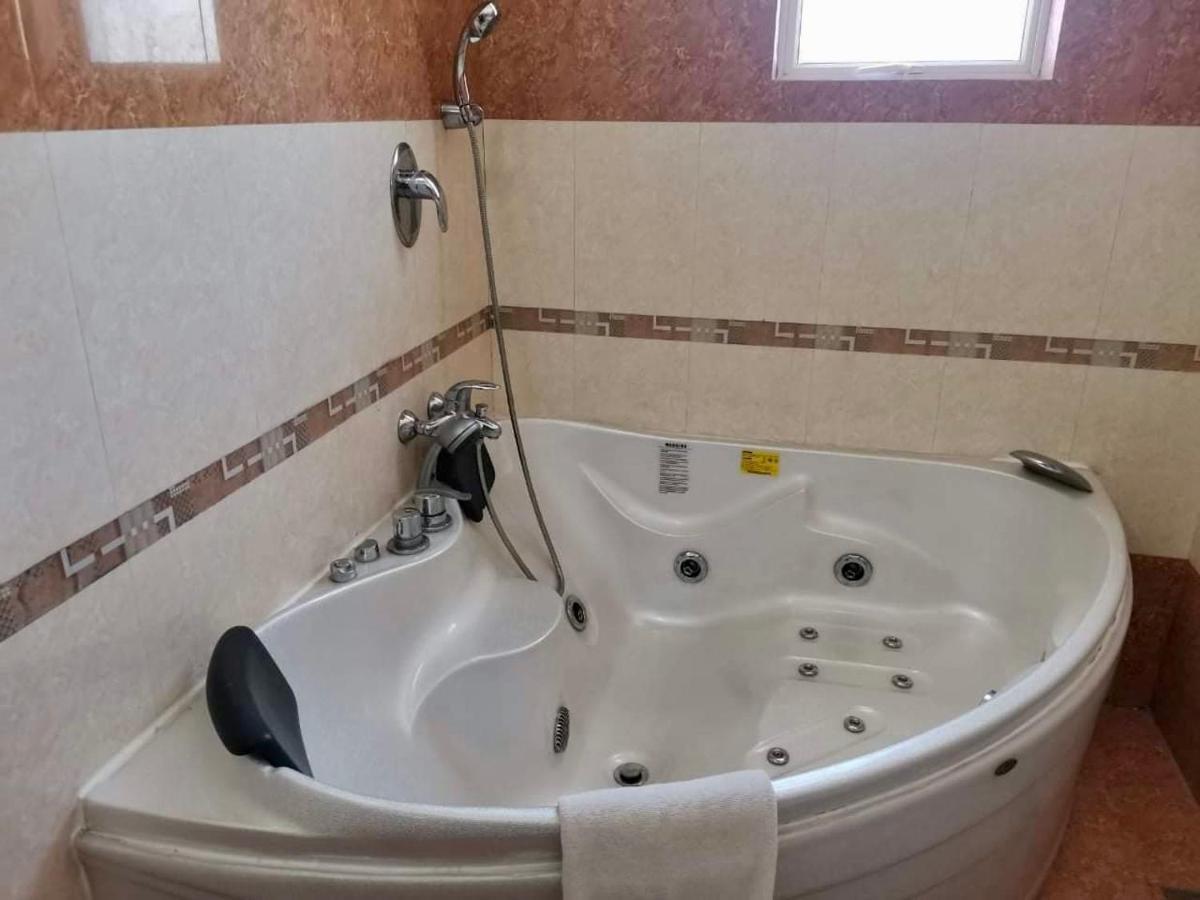 Aradhana Airport Transit Hotel Катунаяка Екстер'єр фото
