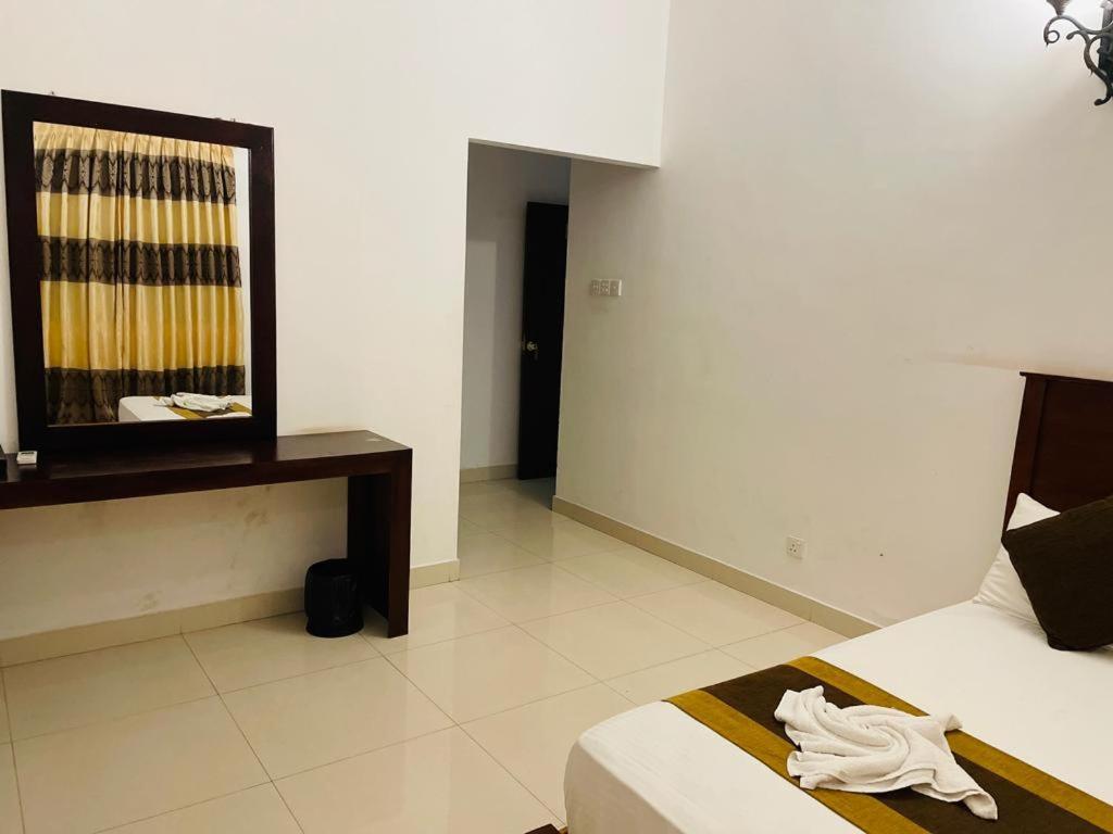Aradhana Airport Transit Hotel Катунаяка Екстер'єр фото